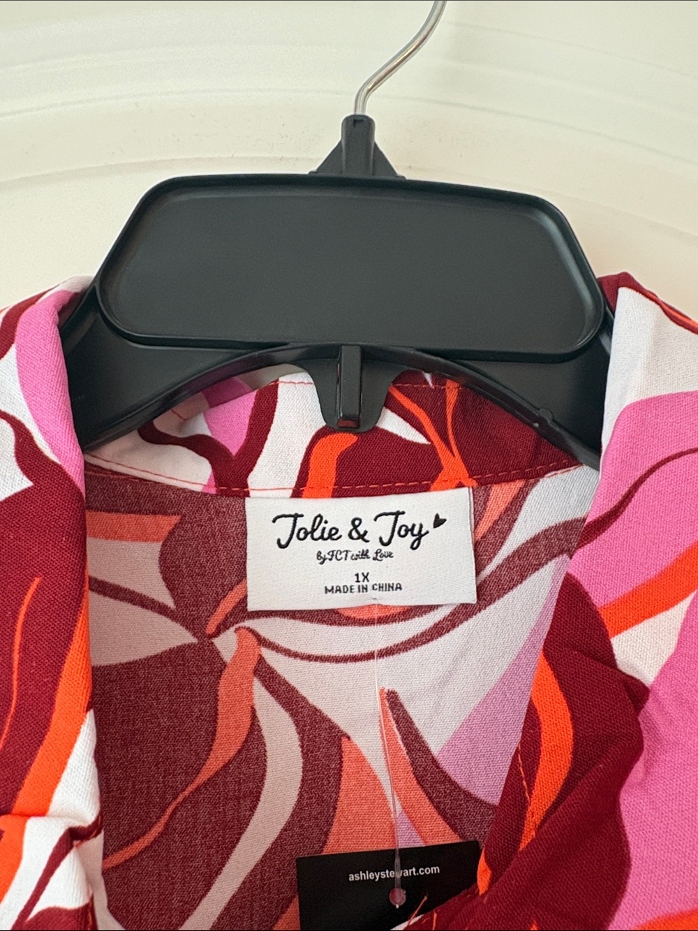 Jolie & Joy (Ashley Stewart) Floral Multicolored Short-Sleeve Button-Down Shirt - Picture 4 of 13